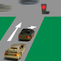 при выезде на оживленную трассу или в ожидании зеленого сигнала светофора. 